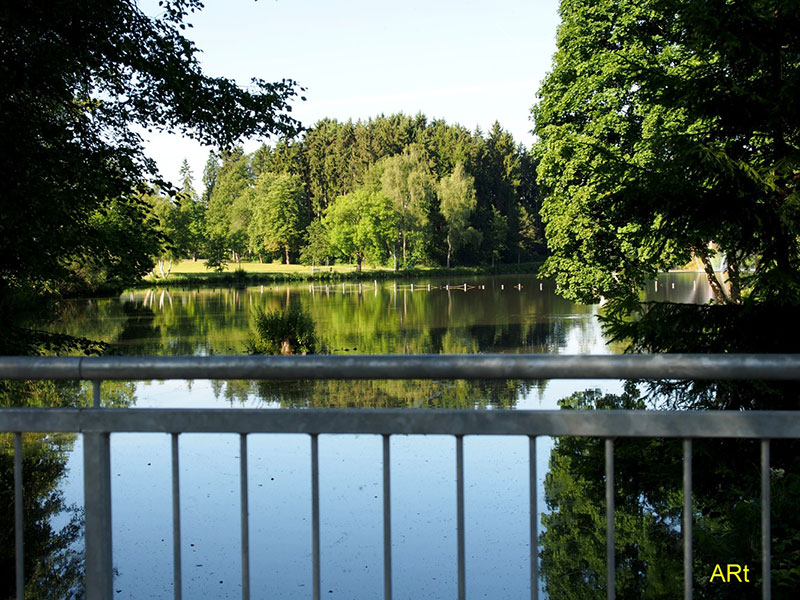 Blick von der Brücke zwischen großem und kleinem Salinensee auf den großen