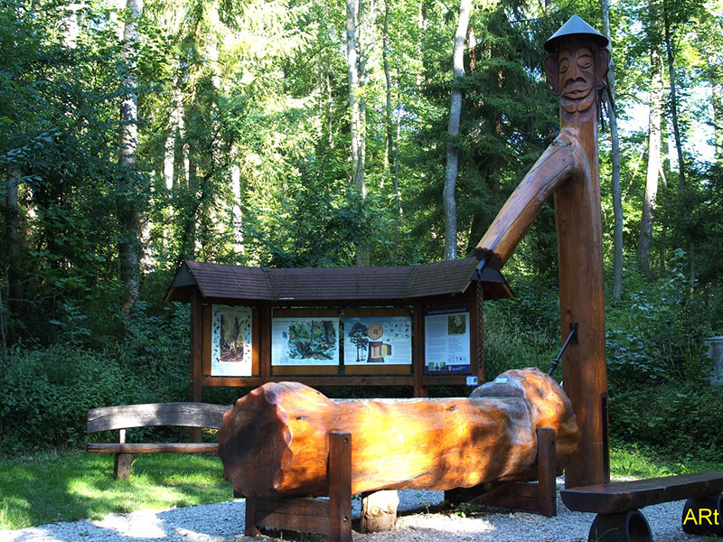 Uriger Brunnen im Kapfwald an der Sonnenstraße