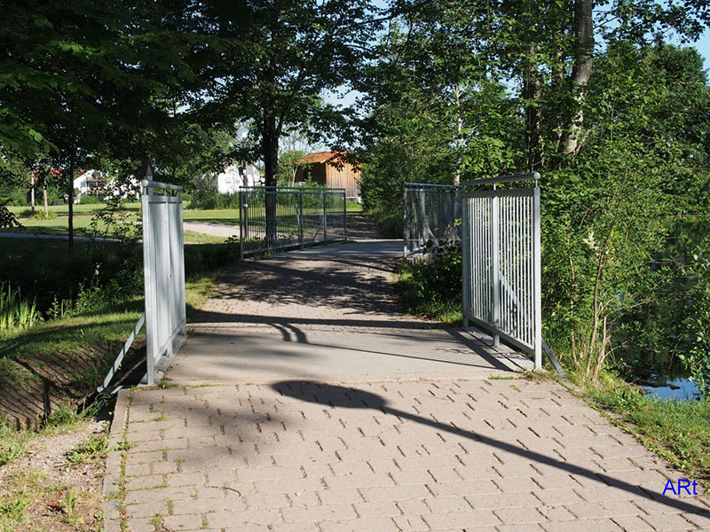 Brücke zwischen großem und kleinem Salinensee