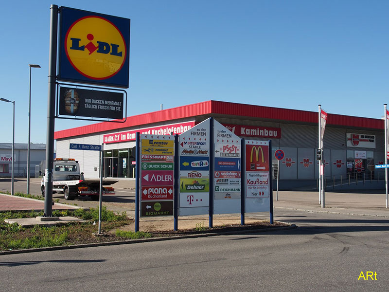 Großer Lidl Wegweiser