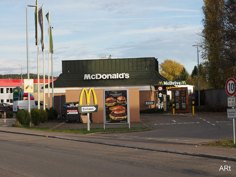McDonalds Restaurant mit Einfahrt