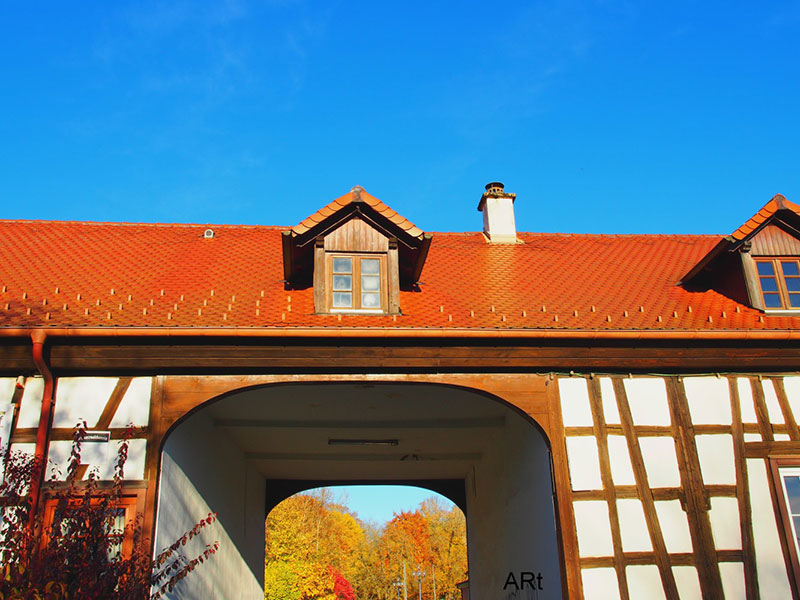 Torbogen am Haus des Gastes