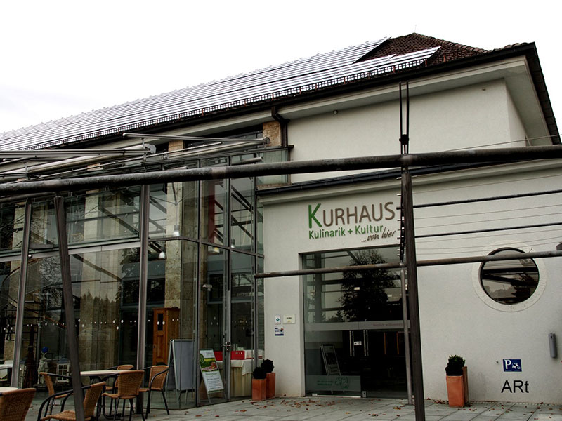 Eingang Kurhaus vom Kurpark aus