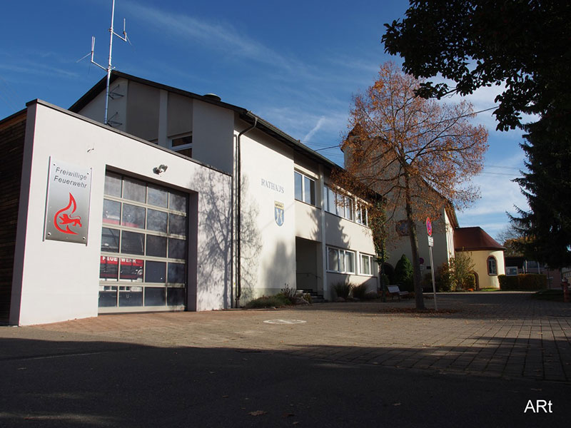 Rathaus und Feuerwehr Oberbaldingen