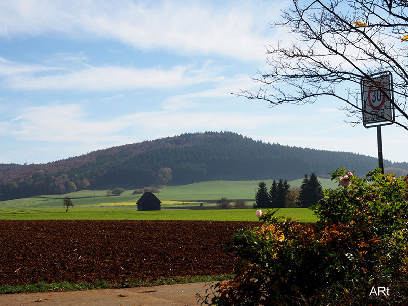 Blick vom Feriendorf zu den höchsten Erhebungen