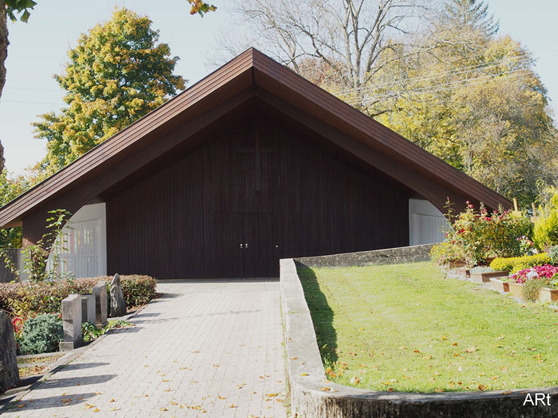 Trauerhalle des Friedhofs