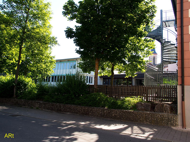 Die Grund- und Werkrealschule von der Adlerstraße aus gesehen