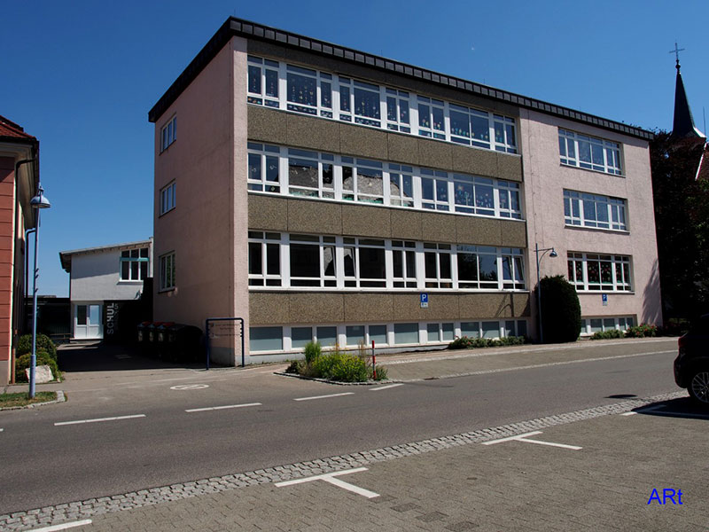 Die Grund- und Werkrealschule von der Schulstraße aus gesehen