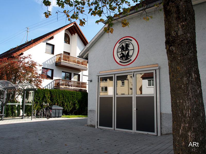 Feuerwehrhaus neben dem Biesinger Rathaus