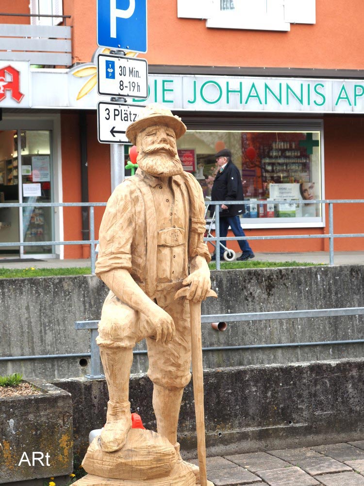 Holzfiguren an der Johannes-Apotheke (Stille Musel) 2