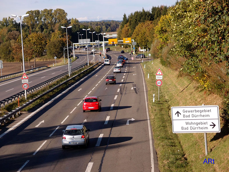 Blick von der Brücke am Friedhof auf die zur Schnellstraße ausgebaute B 27/ B 33