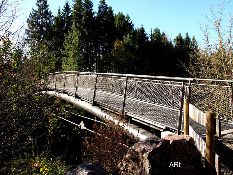 Die von einer alten Dame gestiftete und nach ihr benannte Luise-Sturm-Brücke