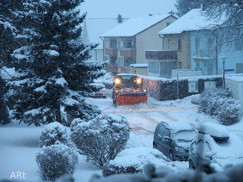 Schneeraupe auf der Wilhelmstraße